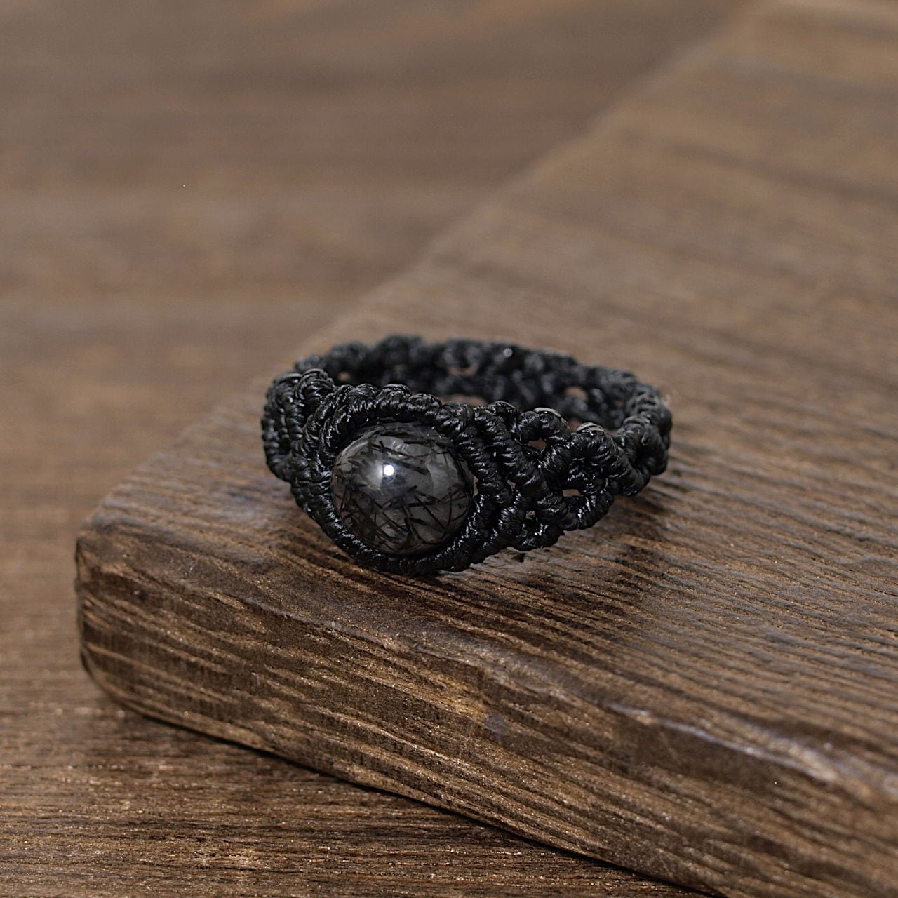 限定】ブラックトルマリン入り水晶8ミリ玉ひと粒マクラメリング