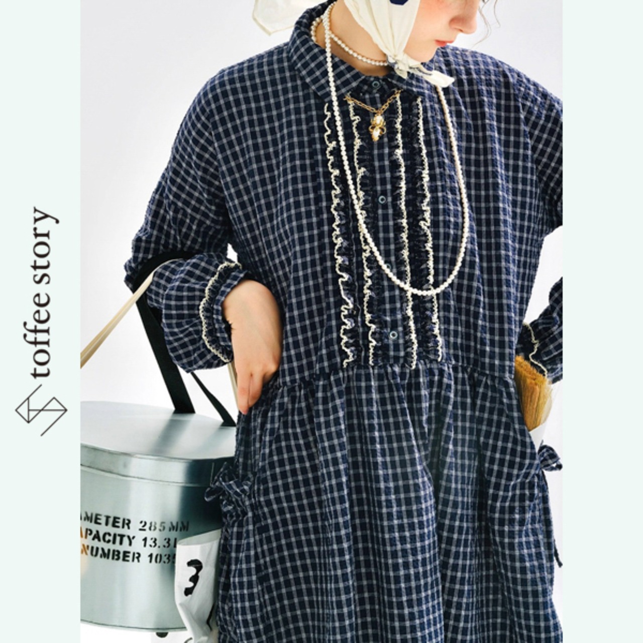 ぽわんと丸い、秘密の青ワンピ《i0724》