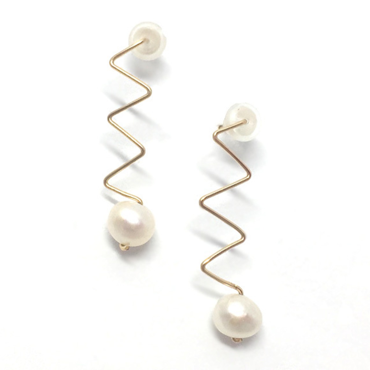 パッと明るく！ジグザグ淡水パールピアス sl2_5_20200423pp10