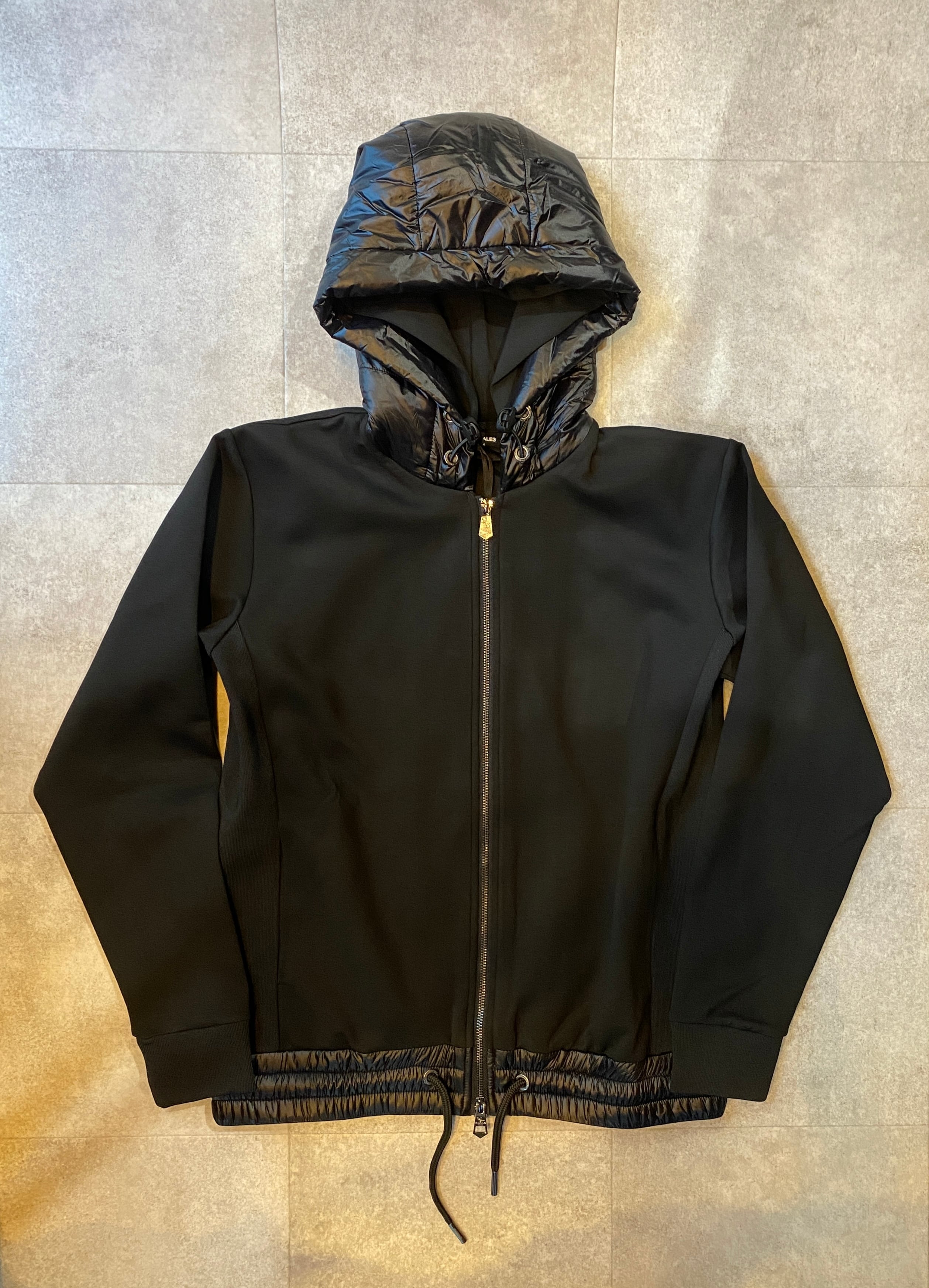 1PIU1UGUALE3 RELAX(ウノピゥウノウグァーレトレ)ダンボールニットコンビパーカー