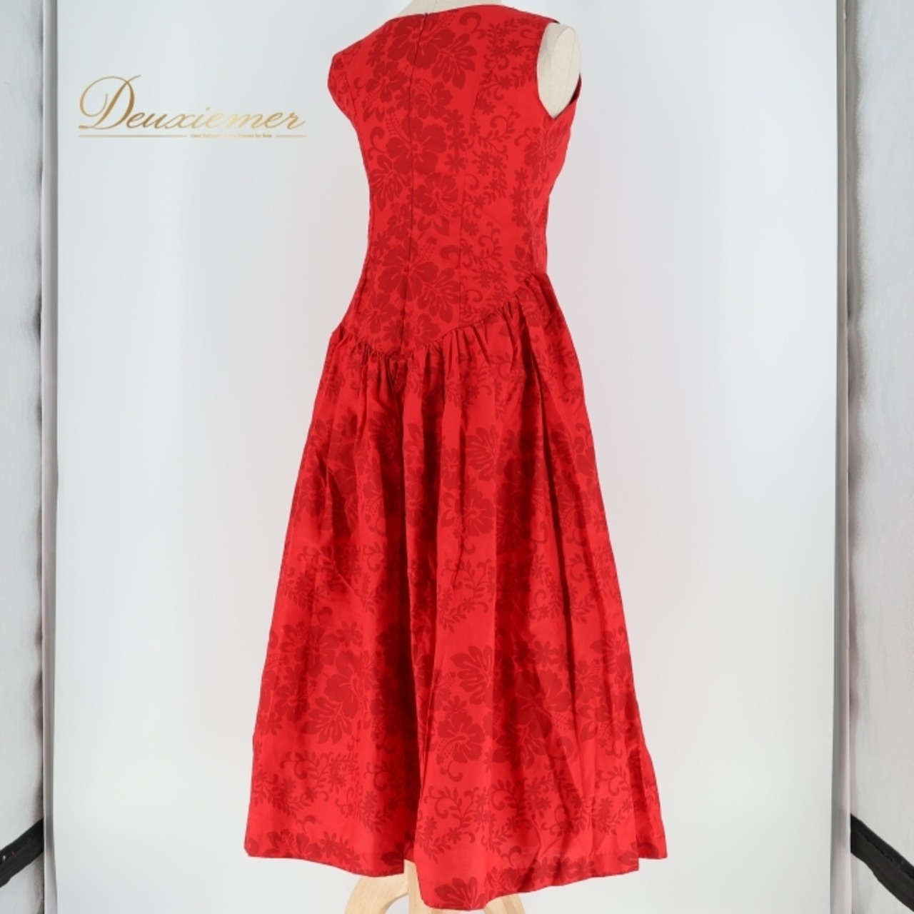 フラダンス 衣装 ワンピース ドレス マカマカ レッド系 MakaMaka ワンカラー ノースリーブ ハイビスカス柄 かわいい 鮮やか 華やか 明るい ハワイアン アロハ ハワイアンプリント フラ ダンス レッスン 練習 おしゃれ かわいらしい 軽やか