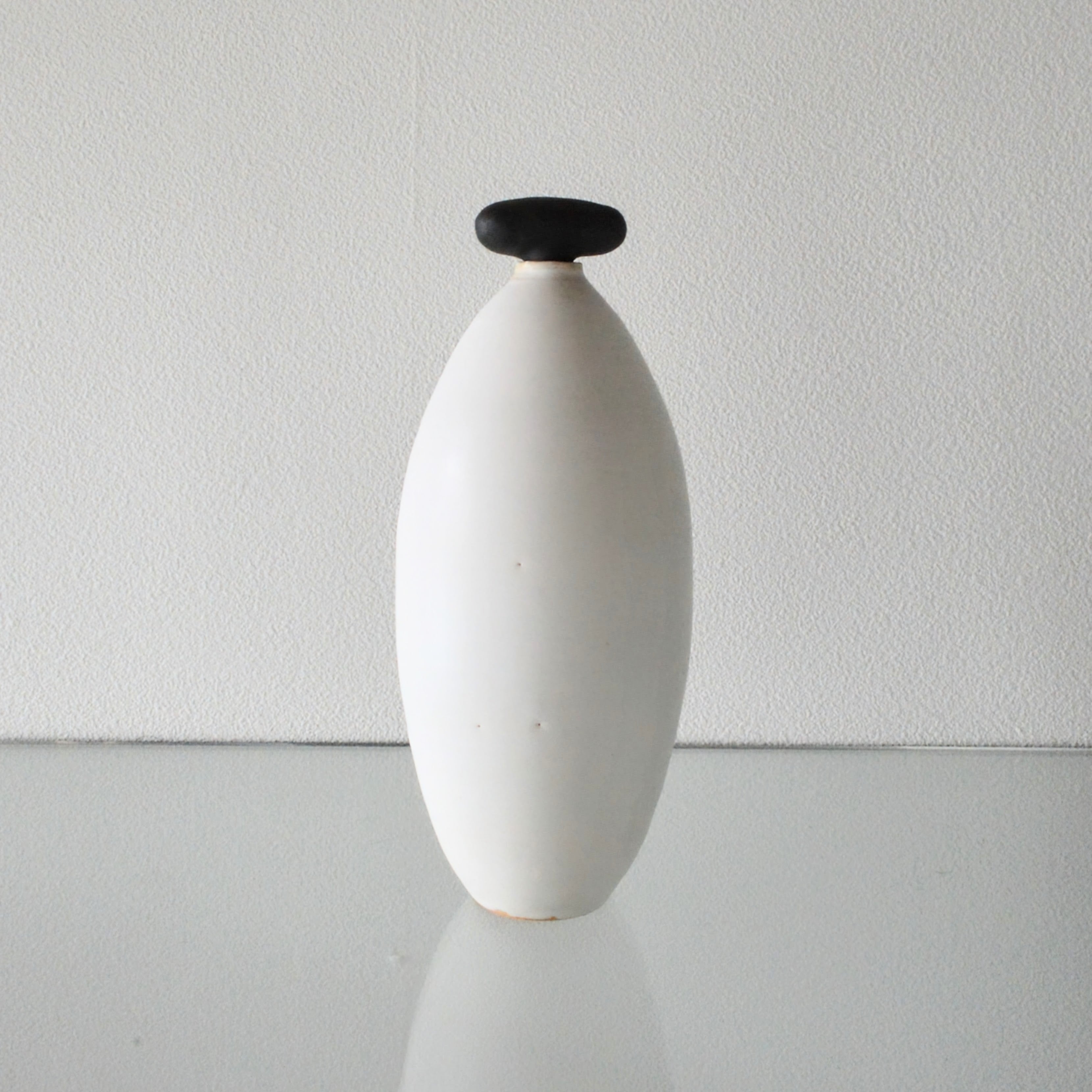 【LIMITED】小野俊 / フタモノ花器(手なり)白フタ黒 L