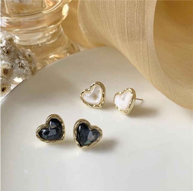 ハートストーンピアス