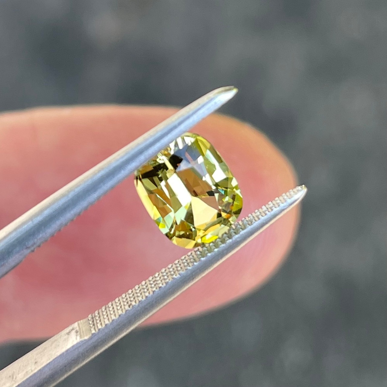 マリガーネット 7.2x5.7mm, 1.39ct マリ産