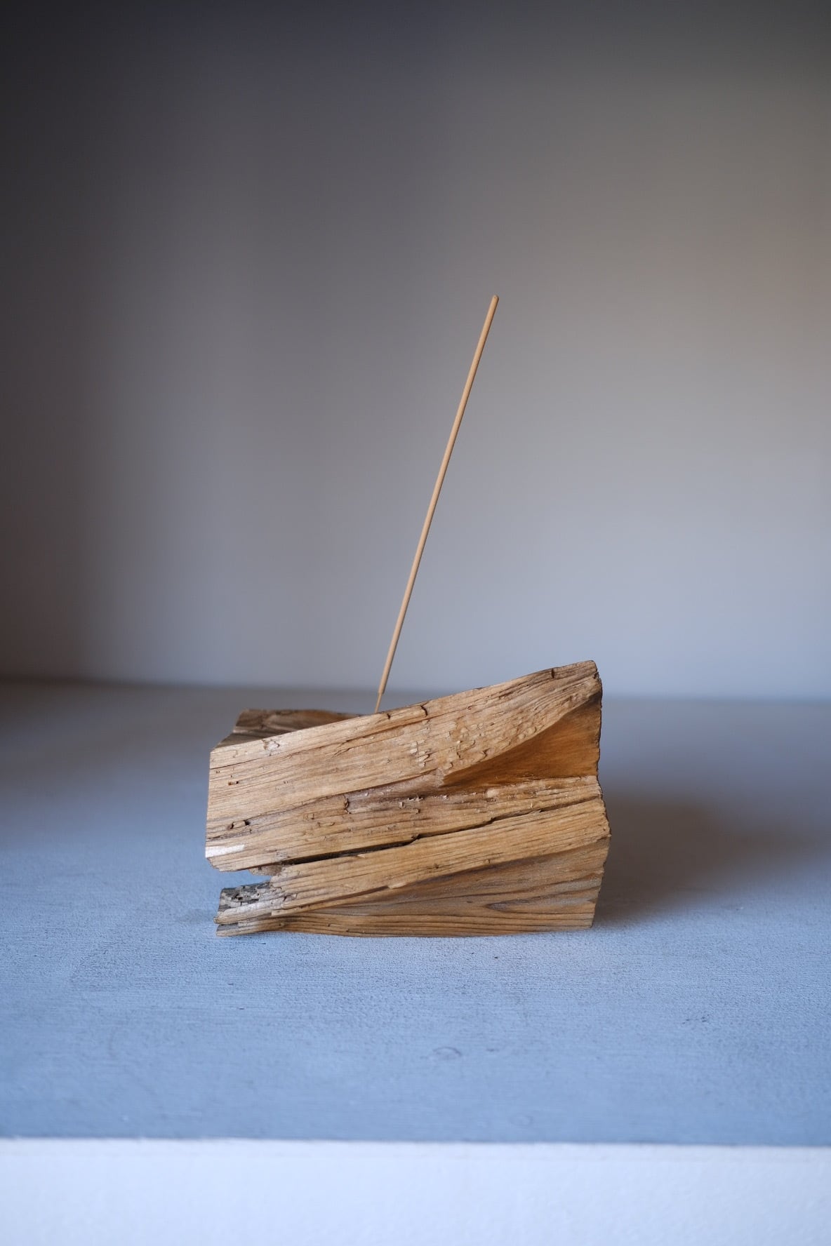 なんでも　香木 一枚板お香立て 樅木 -momi- | TORINOKI FURNITURE