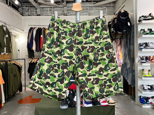 A BATHING APE ABC CAMO BEACH SHORTS GREENCAMO MEDIUM 16823