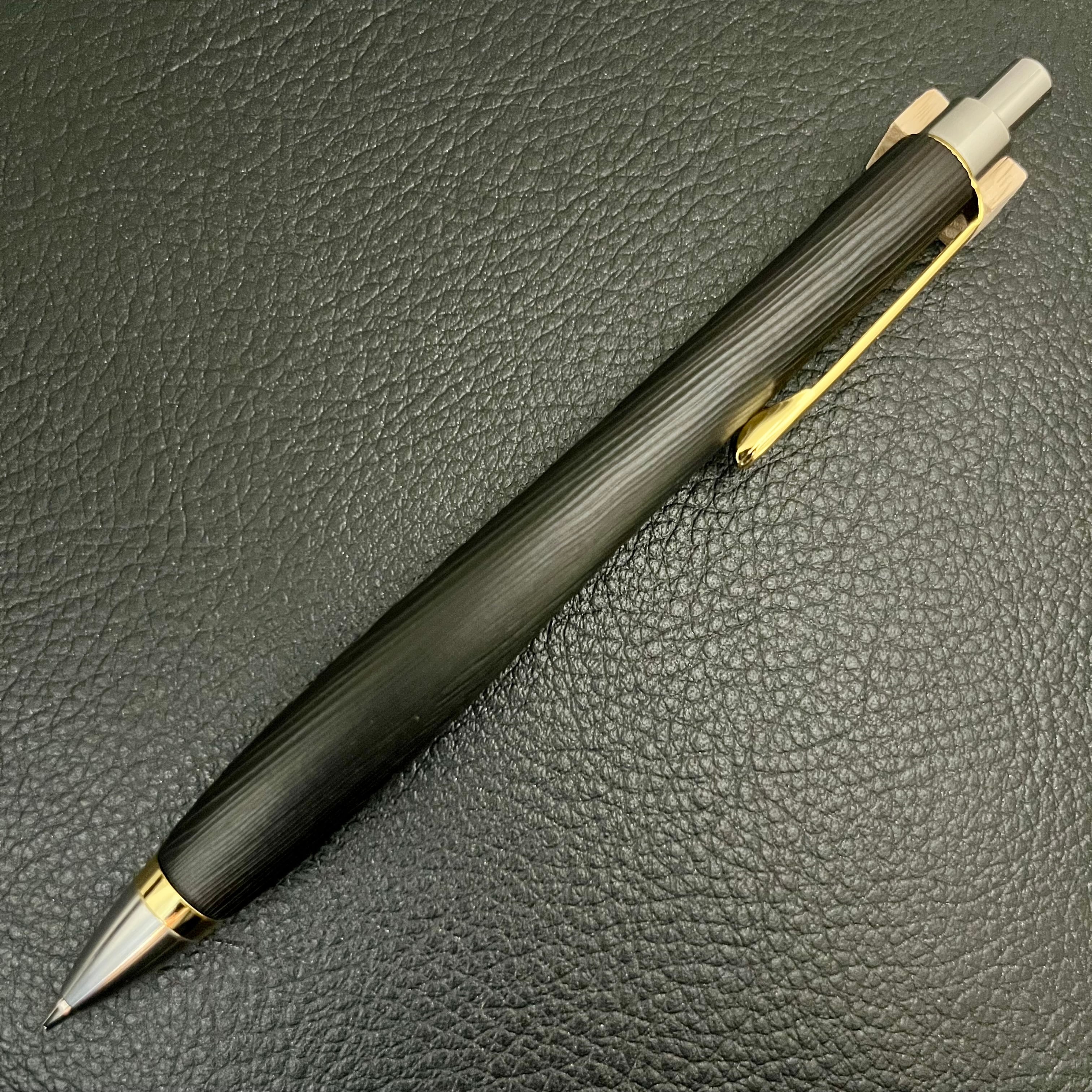 姫縁杉・浮造り国産黒漆-507031301】ペンシル | 匠衆・朱椿粋