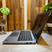 2022年式 DELL Latitude 5330 / 第12世代 Core i5-1235U / メモリ8GB / SSD256GB