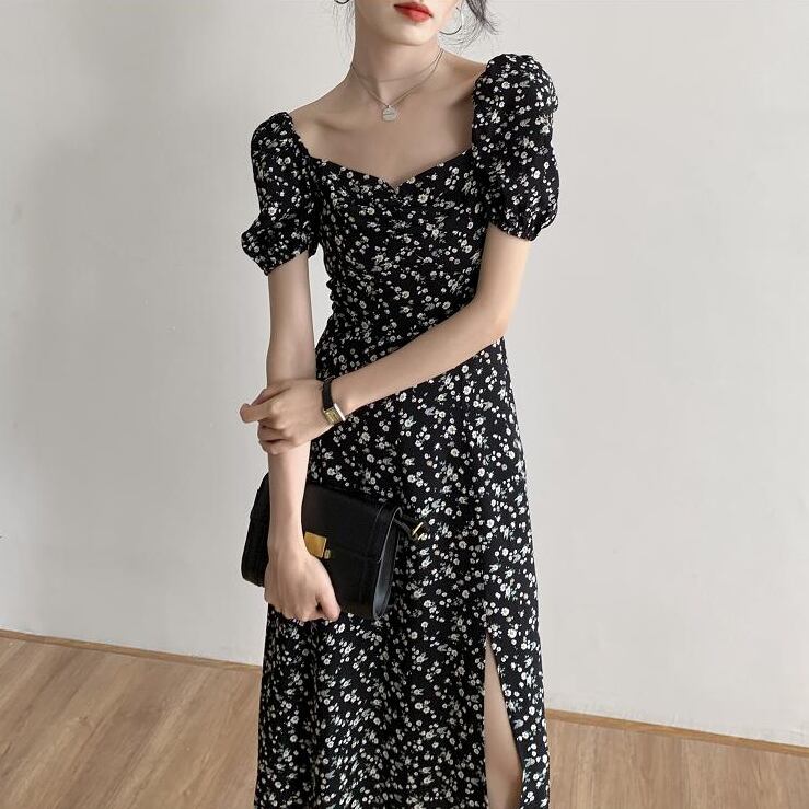 ワンピース レディース ロングワンピース S M L XL 2XL 3XL ロング丈 袖あり 半袖 パフスリーブ スクエアネック スリット かわいい 大人可愛い カジュアル フェミニン おしゃれ お洒落 お嬢様 セクシー おとな こなれ感 レトロ 抜け感 花柄 小花柄 学生 通学 デート お出かけ 女子会 休日 旅行 散歩 カフェ巡り 公園デビュー ブラック 黒 春 夏 10代 20代 30代 40代 ママ 韓国 韓国系 着回し 普段使い 体型カバー 楽ちん 定番 ファッション コーデ プチプラ モテ