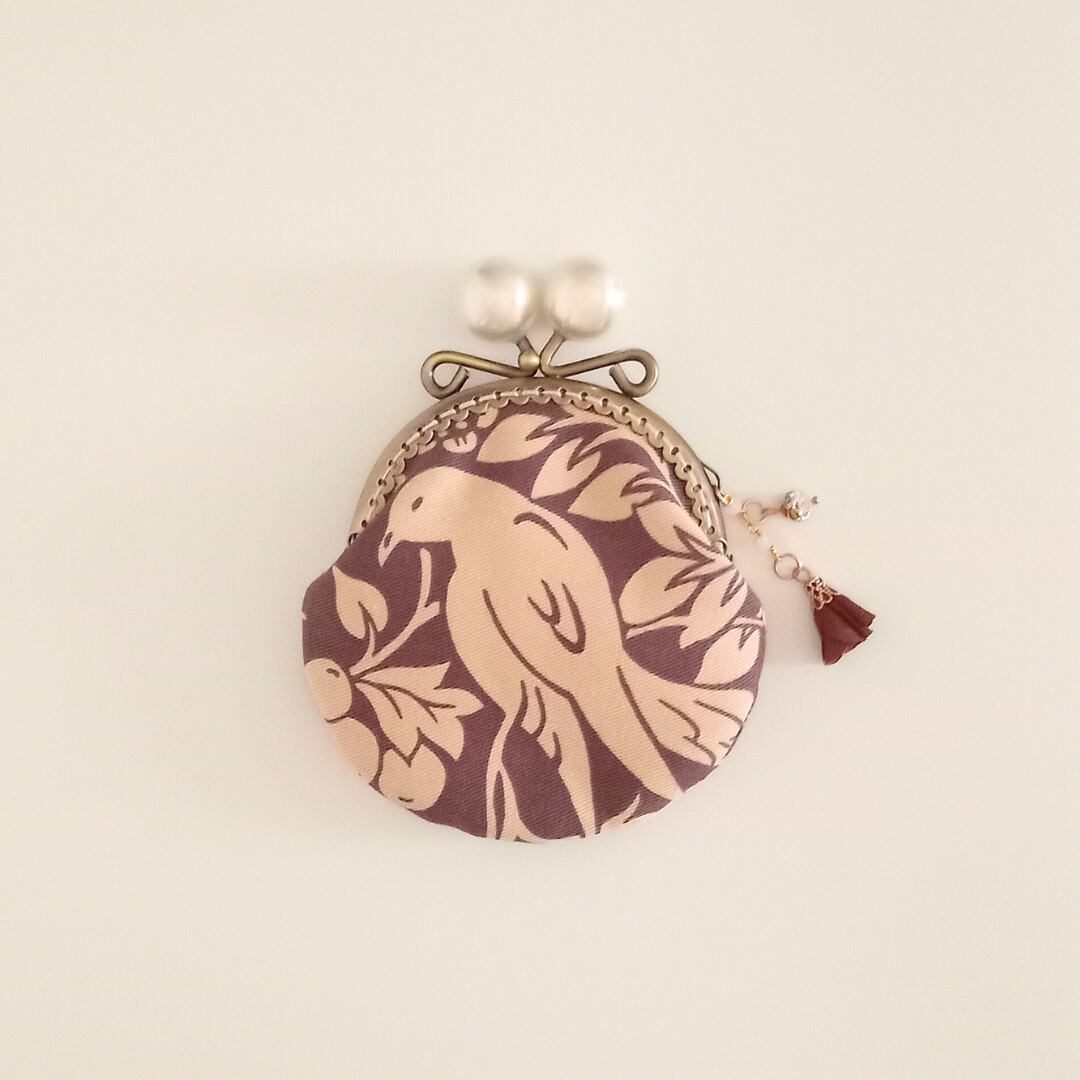 【ハンドメイド】がま口ポーチ・コインケース|お花と小鳥・パープル(口金8.5センチ)