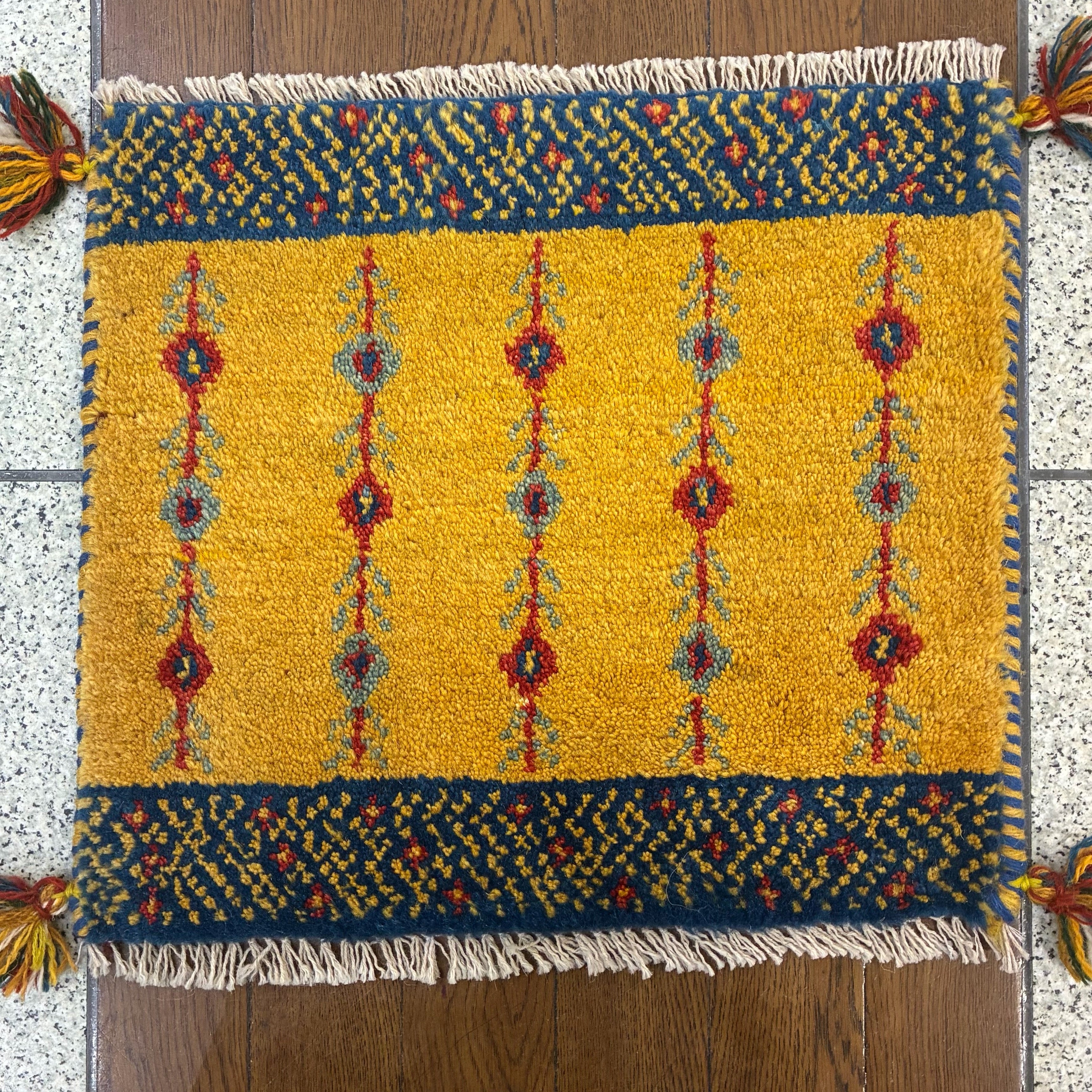 ギャッベ 本物 手織り ペルシャ イラン産 ロリバフ 102×80cm 最高級