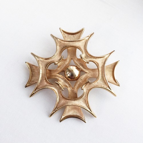 Trifari vintage brooch 1050