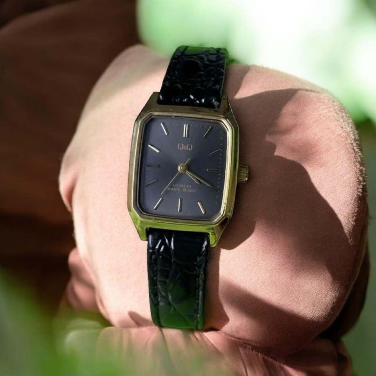 Q&Q レザーゴールド腕時計