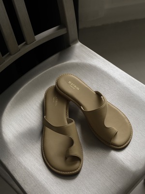 cut-out thong sandal（nude）