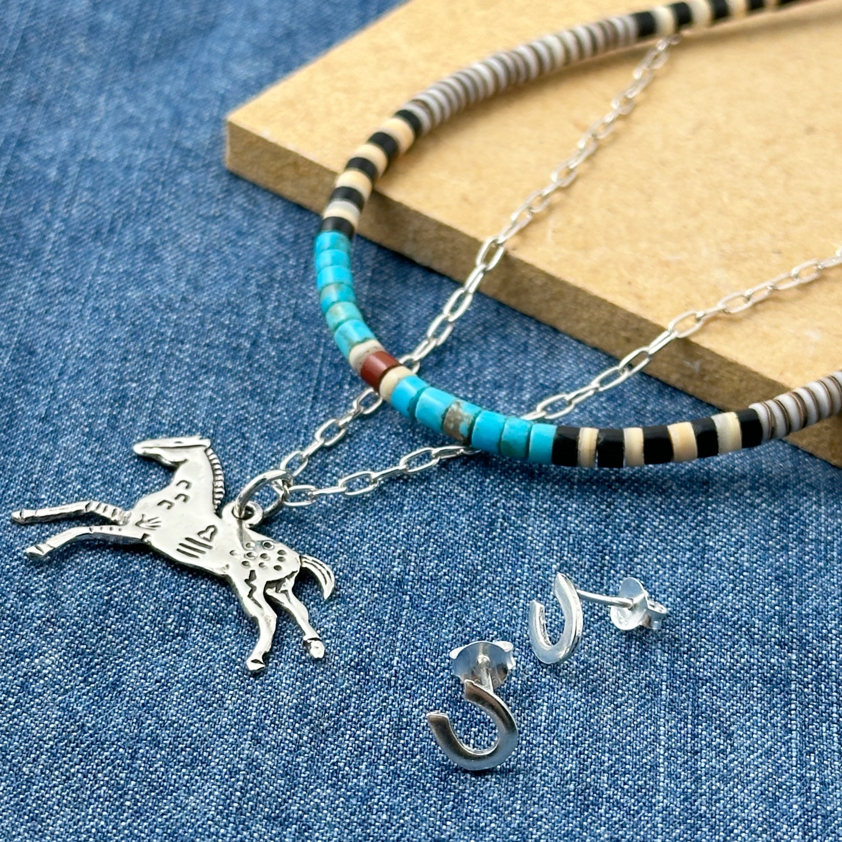 再入荷】上向き シンプル 馬蹄 スタッド ピアス 馬 蹄鉄 ホース うま
