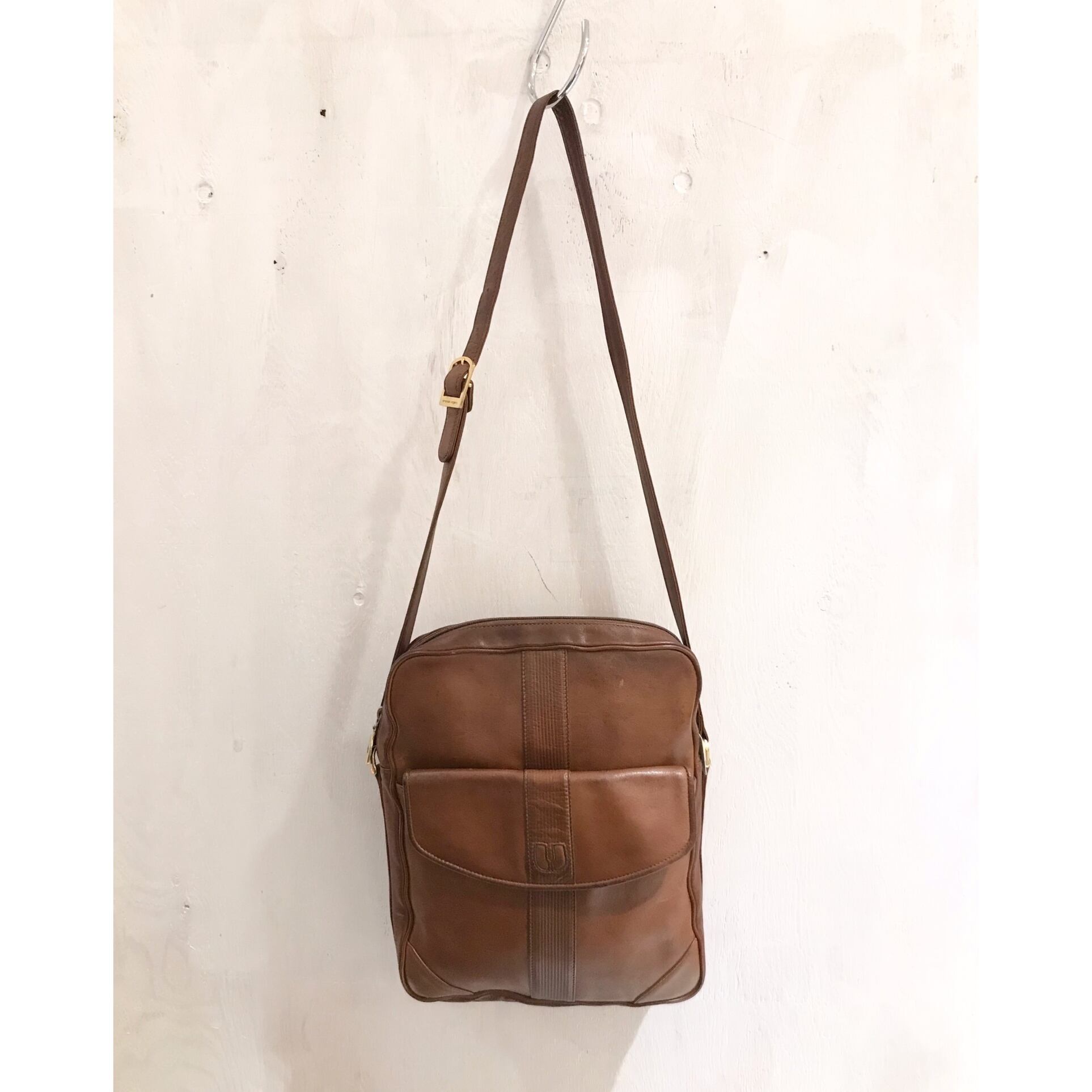 emanuel ungaro/vintage/shoulderbag/brown/leather/エマニュエル