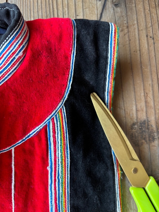 赤ザオ族 つけ襟③ 少数民族 民族衣装 胸当て（ビブ／プラストロン）