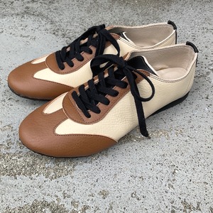 上質な日常靴 /大人のレトロレザースニーカー /軽やかに履ける　ハンドメイドスニーカー
