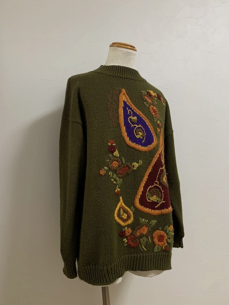 1990's Embroidery Design Crew Neck Sweater