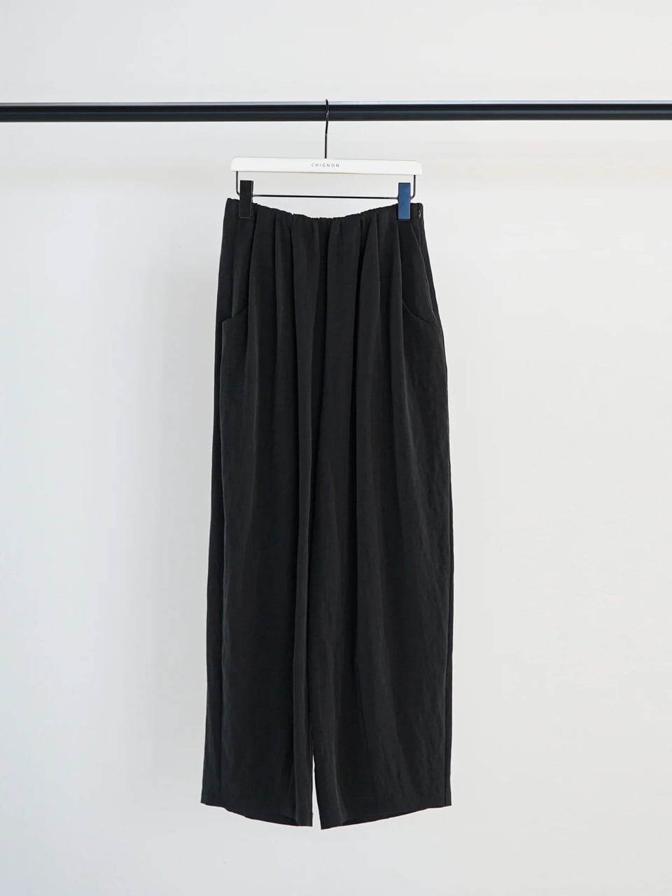 【CHIGNON】フロントタックカーヴィーパンツ　3261-026MK