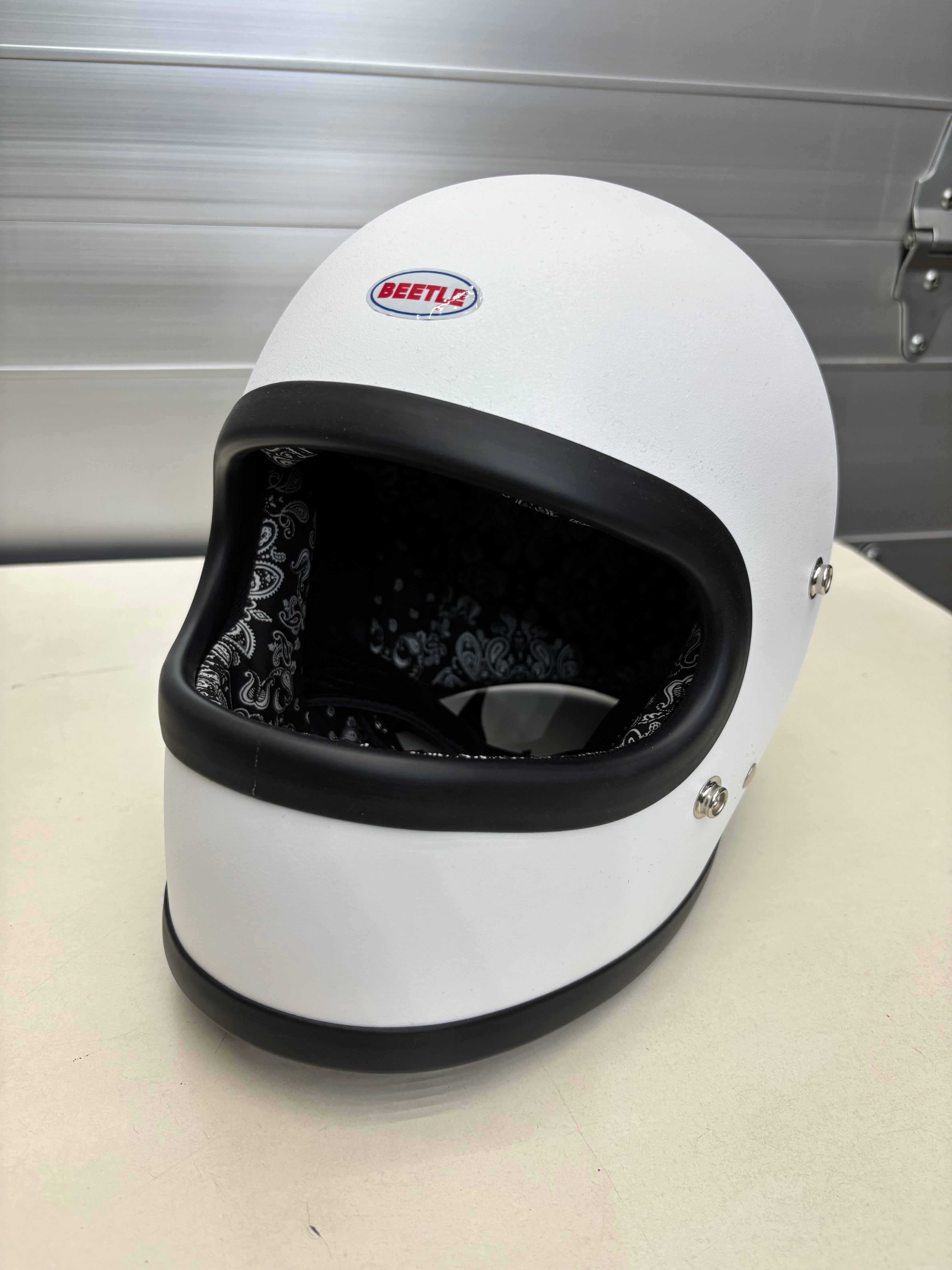 オーシャンビートル STR 別注マットホワイト Wストラップ黒 ペイズリー