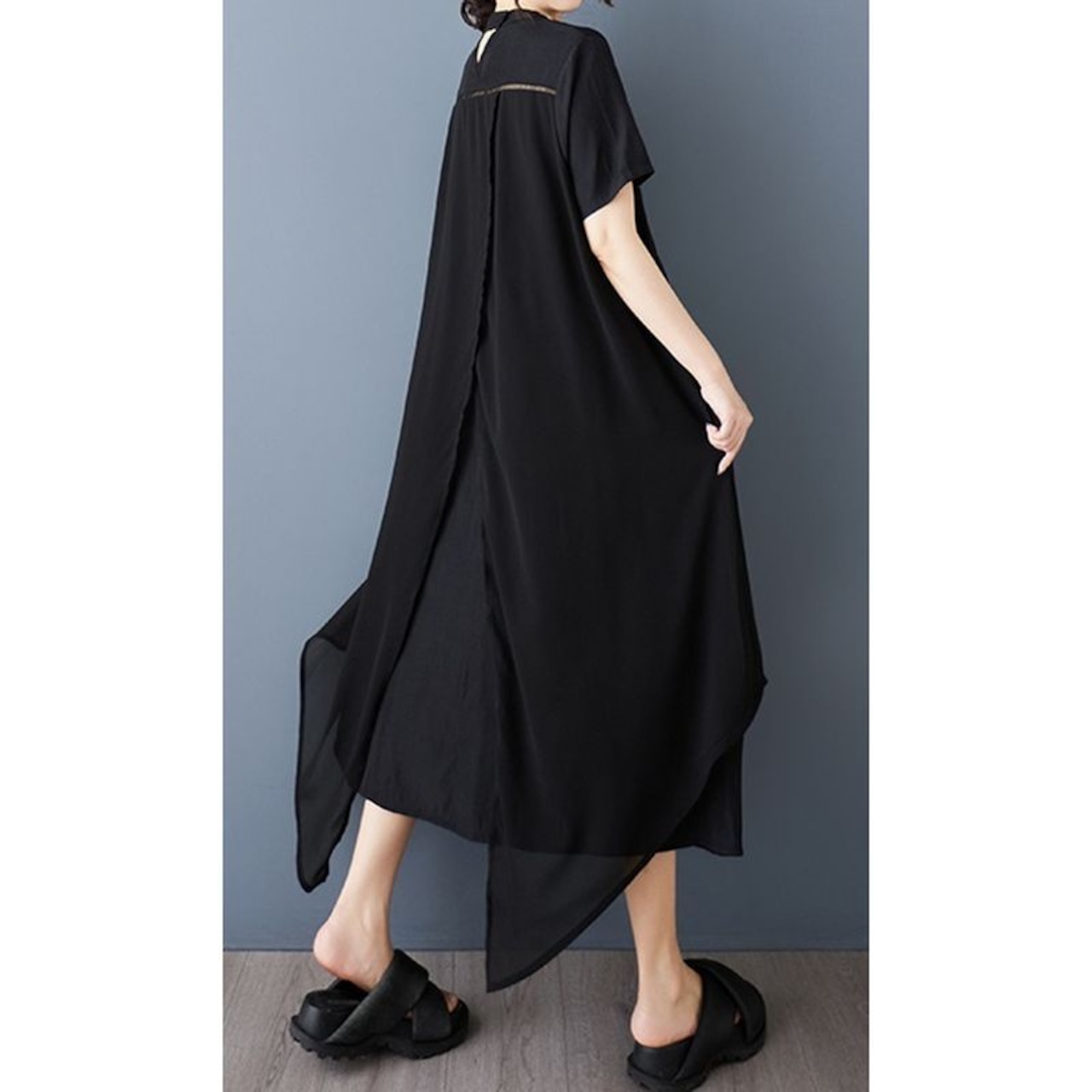 Vネック マキシ丈 ブラックワンピース 30100