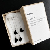 W HANGING EARRING - BLACK-