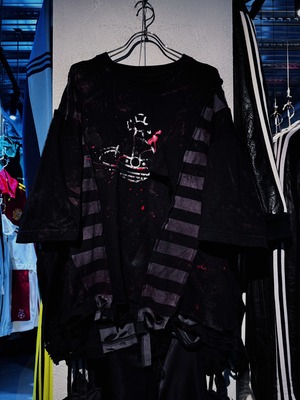 "vivid notes"The Anarchist's Layered Orbit black T-shirt