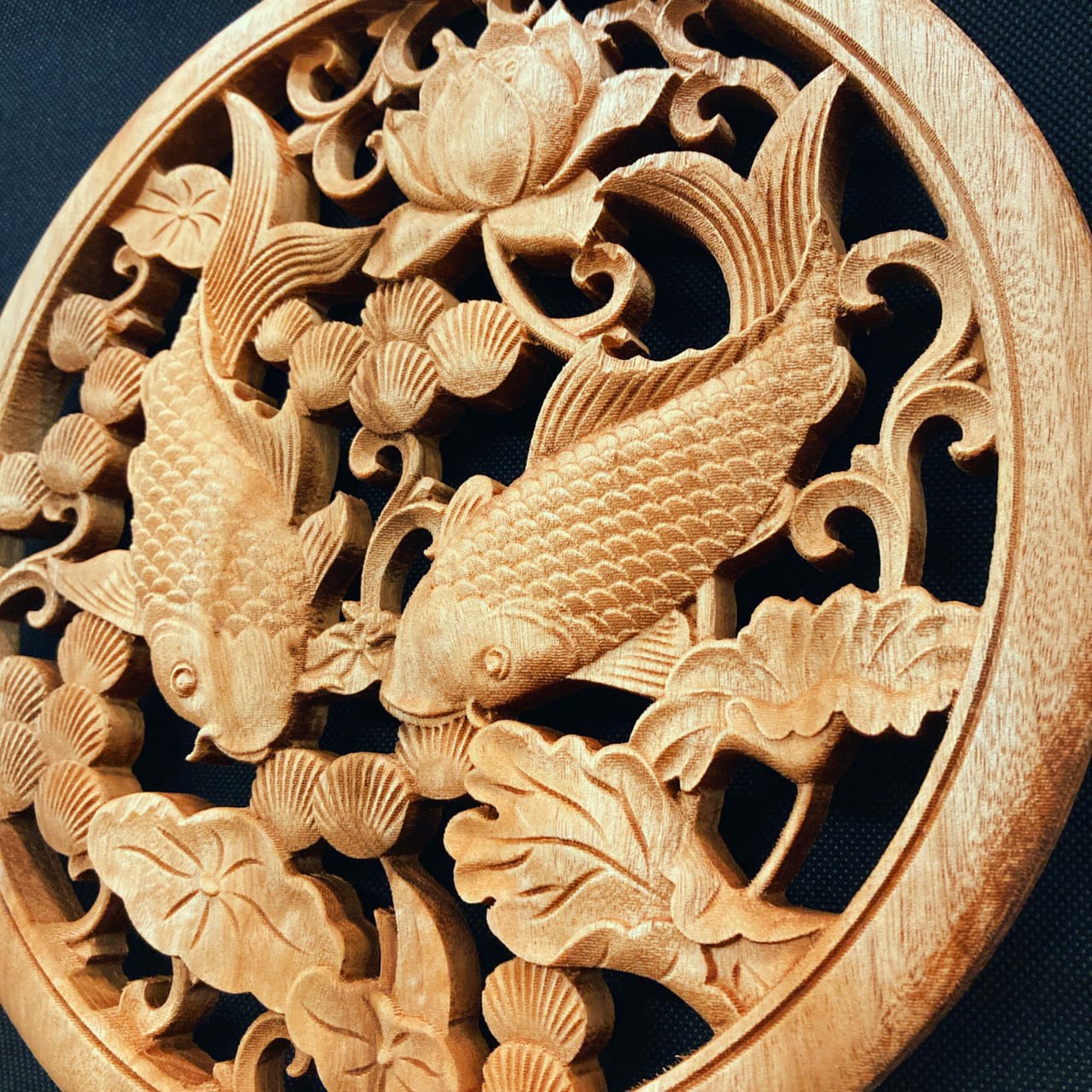 翡翠 蓮の花と魚の彫刻 双魚戯蓮 （鯉・蓮・水草） | 月下蓮華彫刻堂