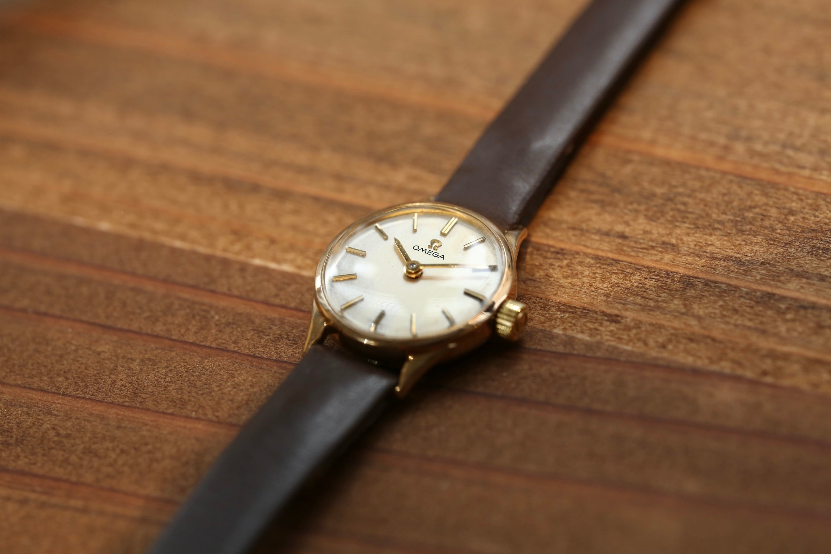 OMEGA】 1965 オメガ レディース2針 9金無垢 英国仕様 ホワイト