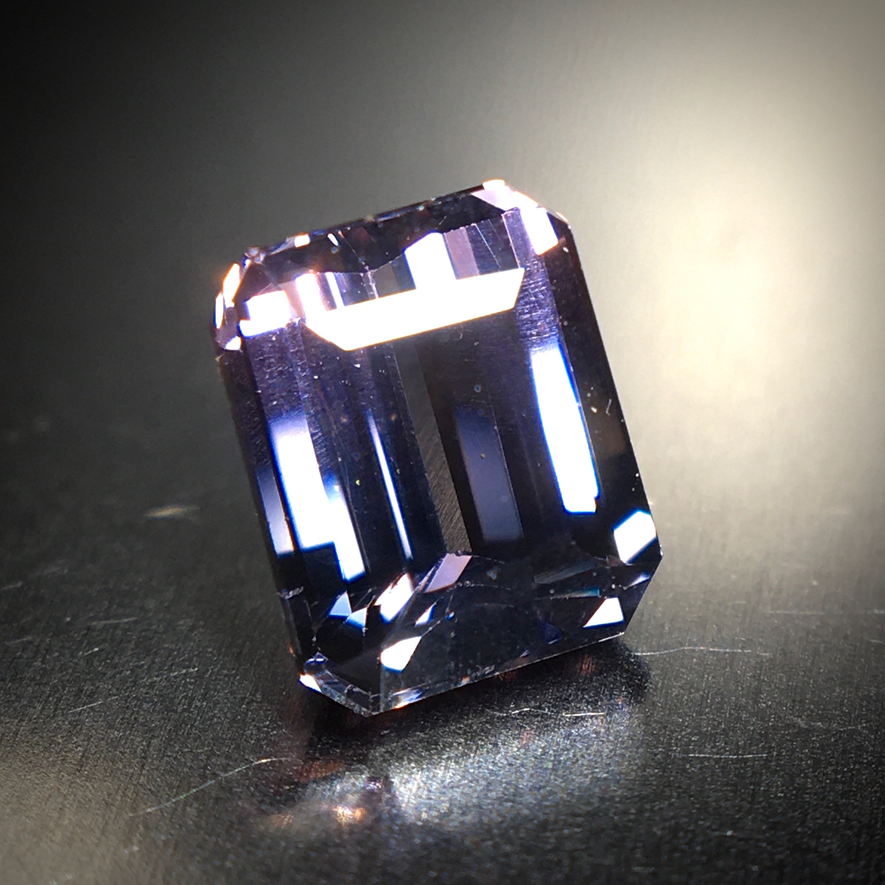 鋭く、妖艶な輝き 0.79ct 希少石 天然バイカラー スピネル