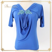 社交ダンス 衣装 トップス ブラウス ブルー系 チャコットロイヤルダンス Chacott ROYAL DANCE レッスン 練習 青 スリット袖 ビジュー リボン ドルマンスリーブ 大人っぽい 上品 おしゃれ フレア かわいい 華やか 鮮やか フェミニン お洒落 シンプル エレガント 軽やか ダンスウェア レディース スタイリッシュ
