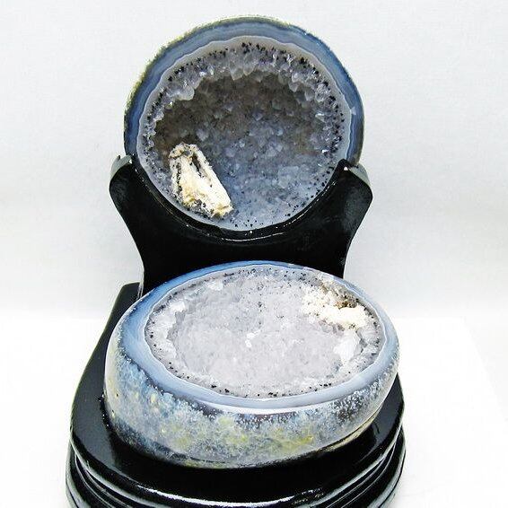 1.6Kg トレジャーメノウ アゲート ジオード 台座付属 一点物 175-1599