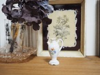 朱色とブルーの花　小さな古い水差し 画像1