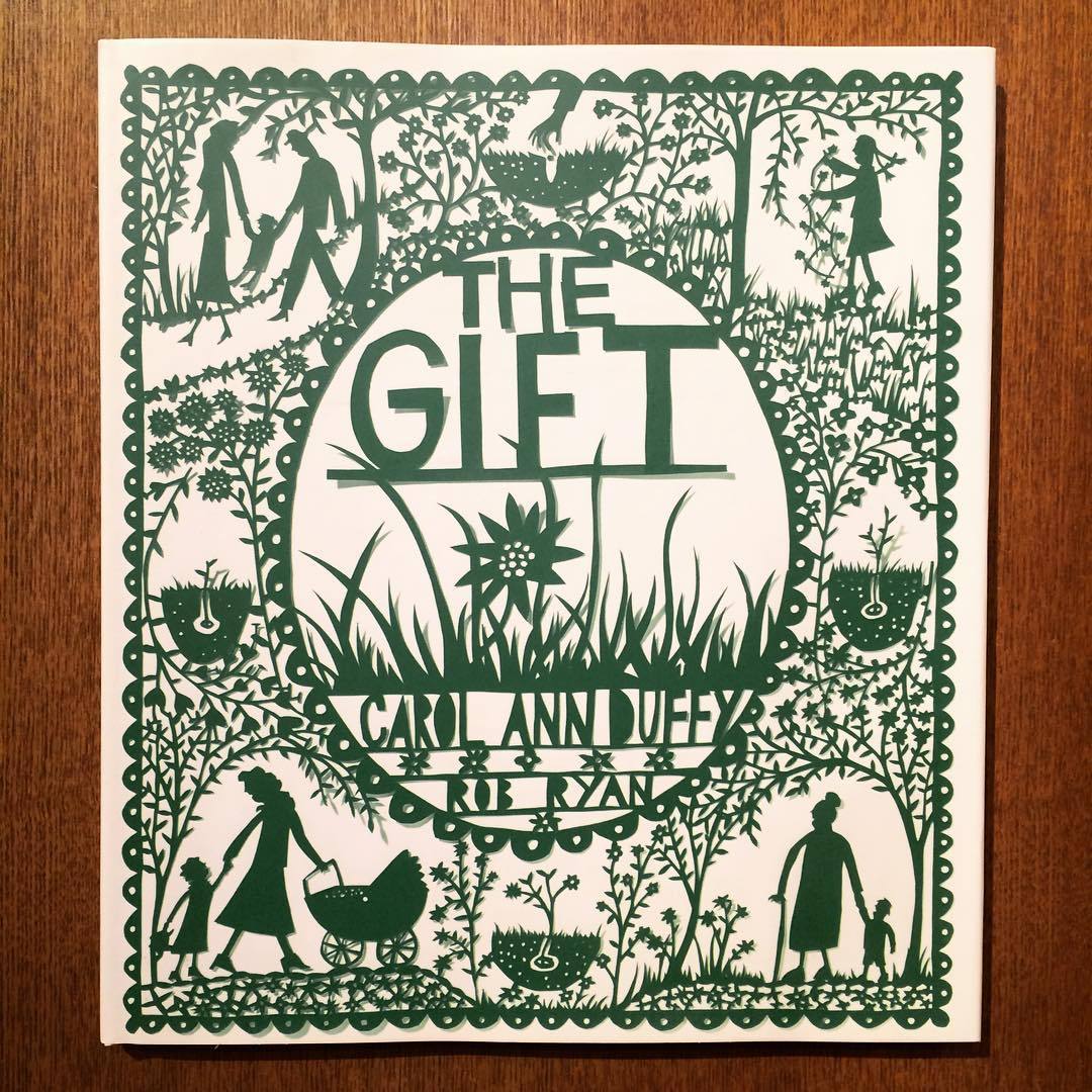 ロブ・ライアン切り絵　絵本「The Gift／Carol Ann Duffy, Rob Ryan」 - 画像1