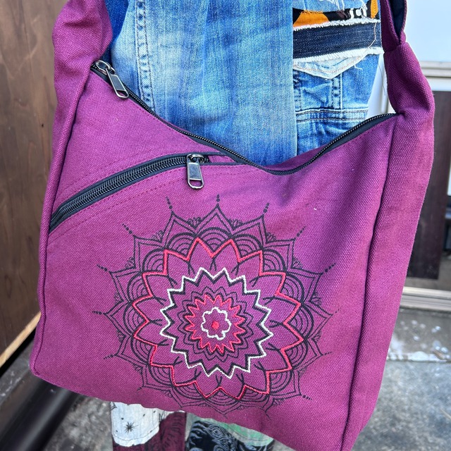 マンダラ刺繍ショルダーバッグ