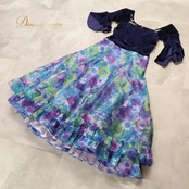 フラダンス 衣装 ALOHA STANDARDS アロハスタンダード ワンピース ドレス ネイビー系 ベロア生地 花柄 植物柄 オーガンジー生地 フリル ハワイアン アロハ フラ ダンス レッスン 練習 透け感 シースルー ボリューミー 光沢感 高級感 紺 青 水色 紫 黄緑 ブルー系 パープル系 グリーン系 華やか かわいい おしゃれ 上品 大人っぽい