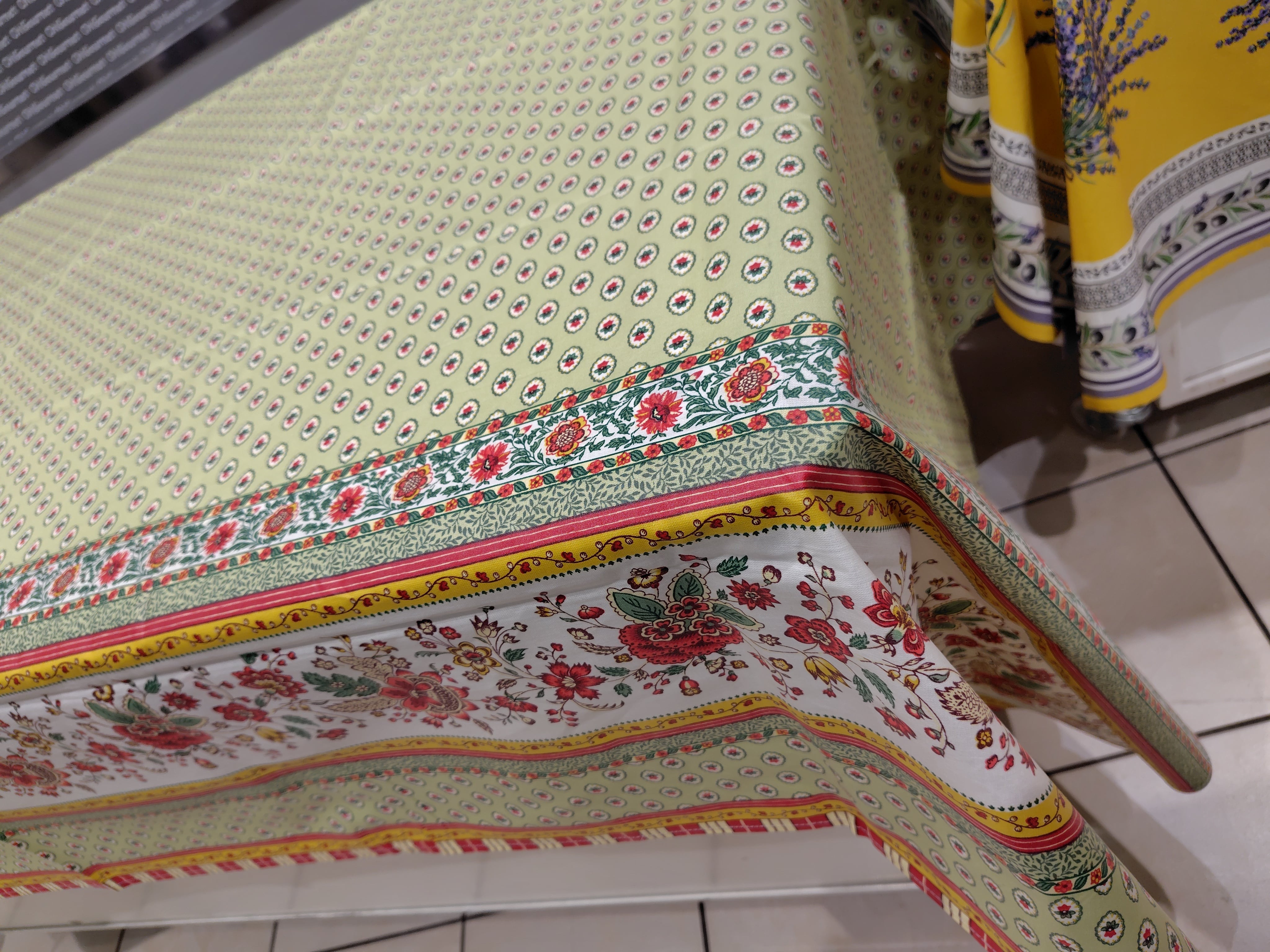 南仏プロバンスのテーブルクロス ファビウス