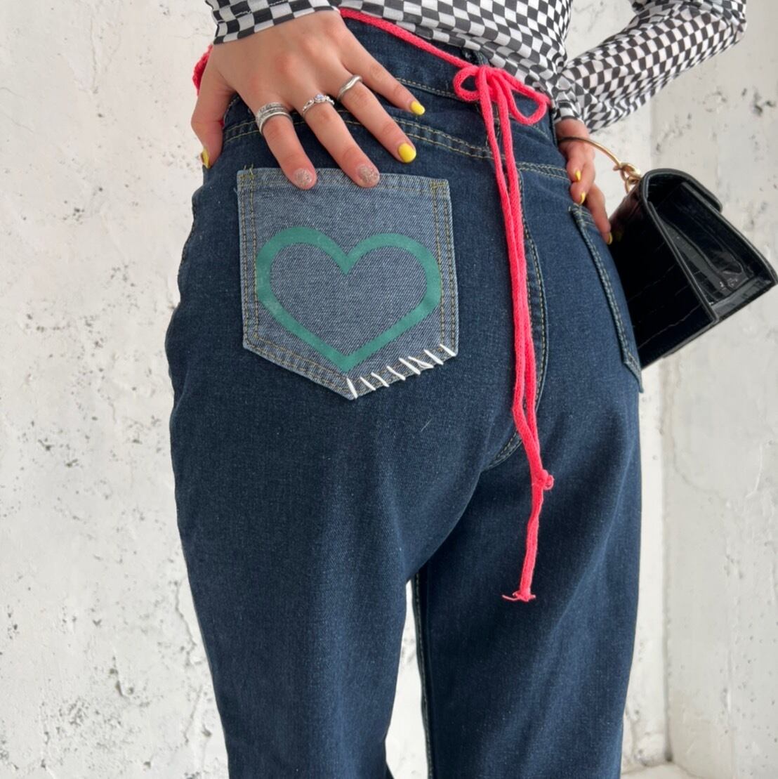 high-waist denim with heart print back pocket_LN01044