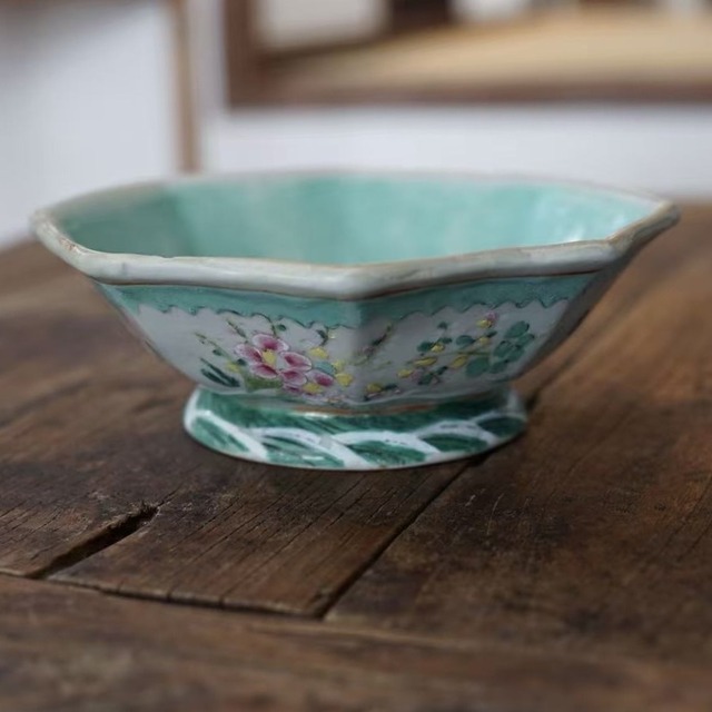 清代末期　粉彩 八角深皿C