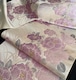 〈ピンクの花の名古屋帯〉織り出し　上品  清楚　軽い　締めやすい　シルバーグレー　