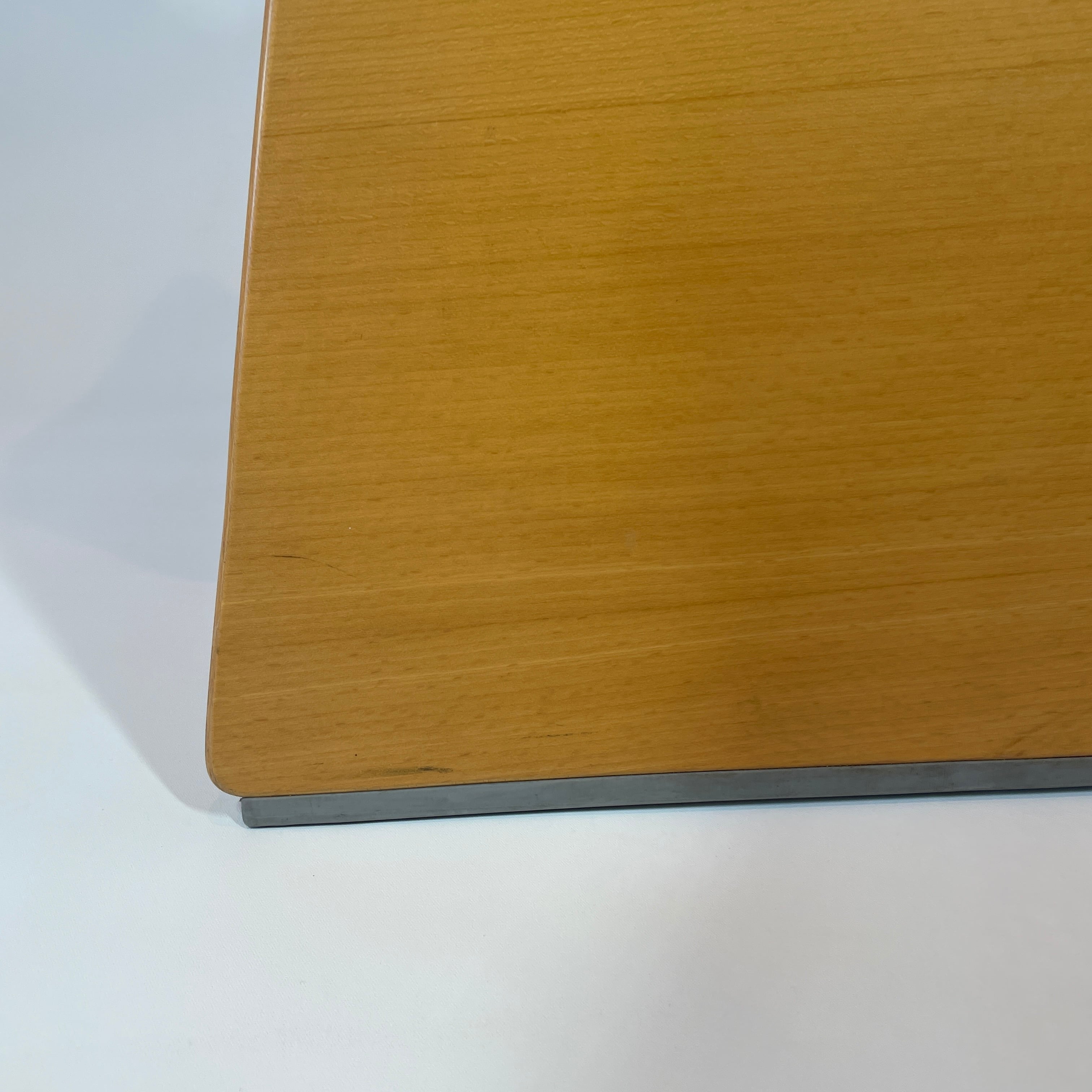 NXT chair by Peter Karpf | KOHSEKI