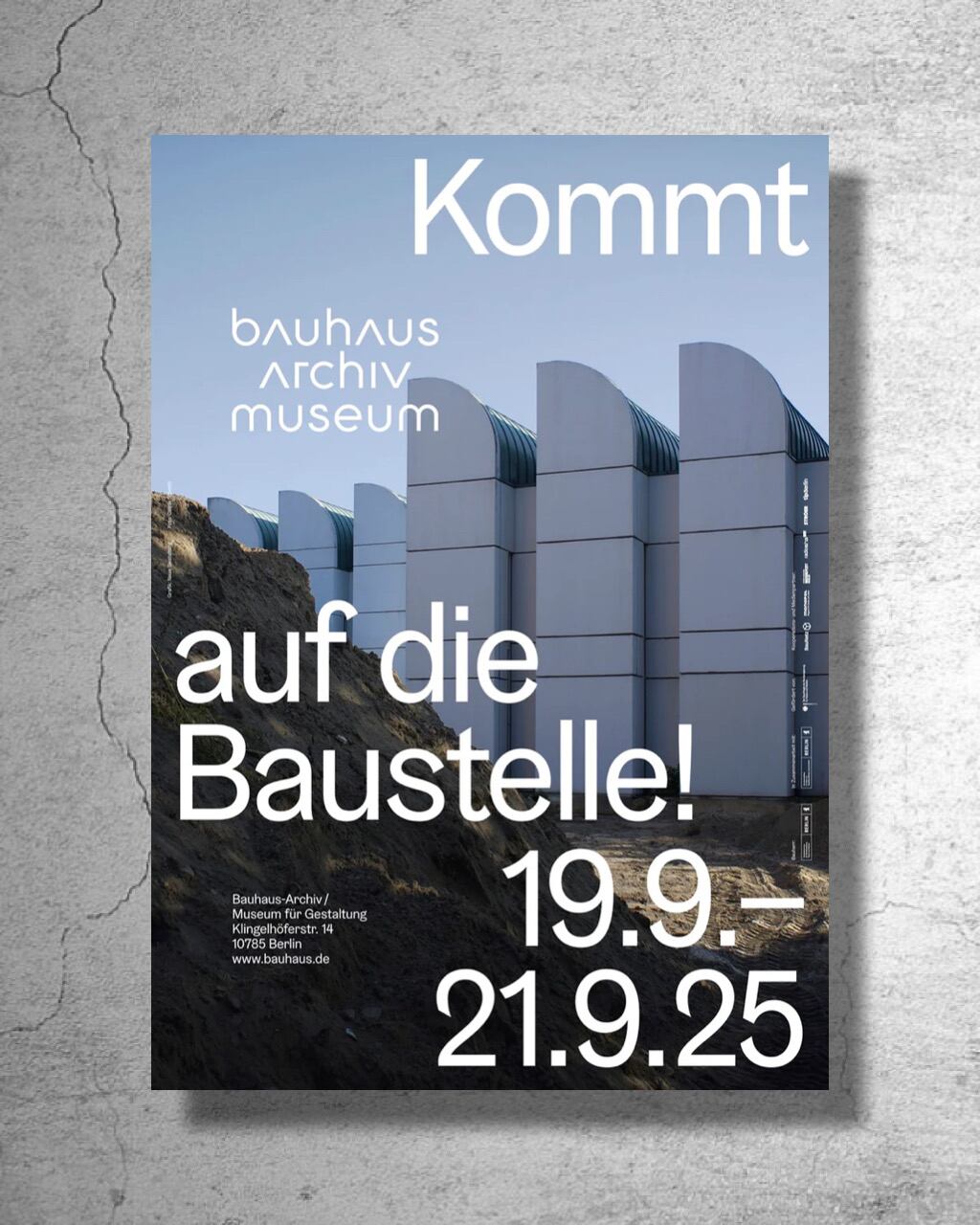 現地完売品】「バウハウス BAUHAUS」デッサウ財団公式ポスター | 特殊