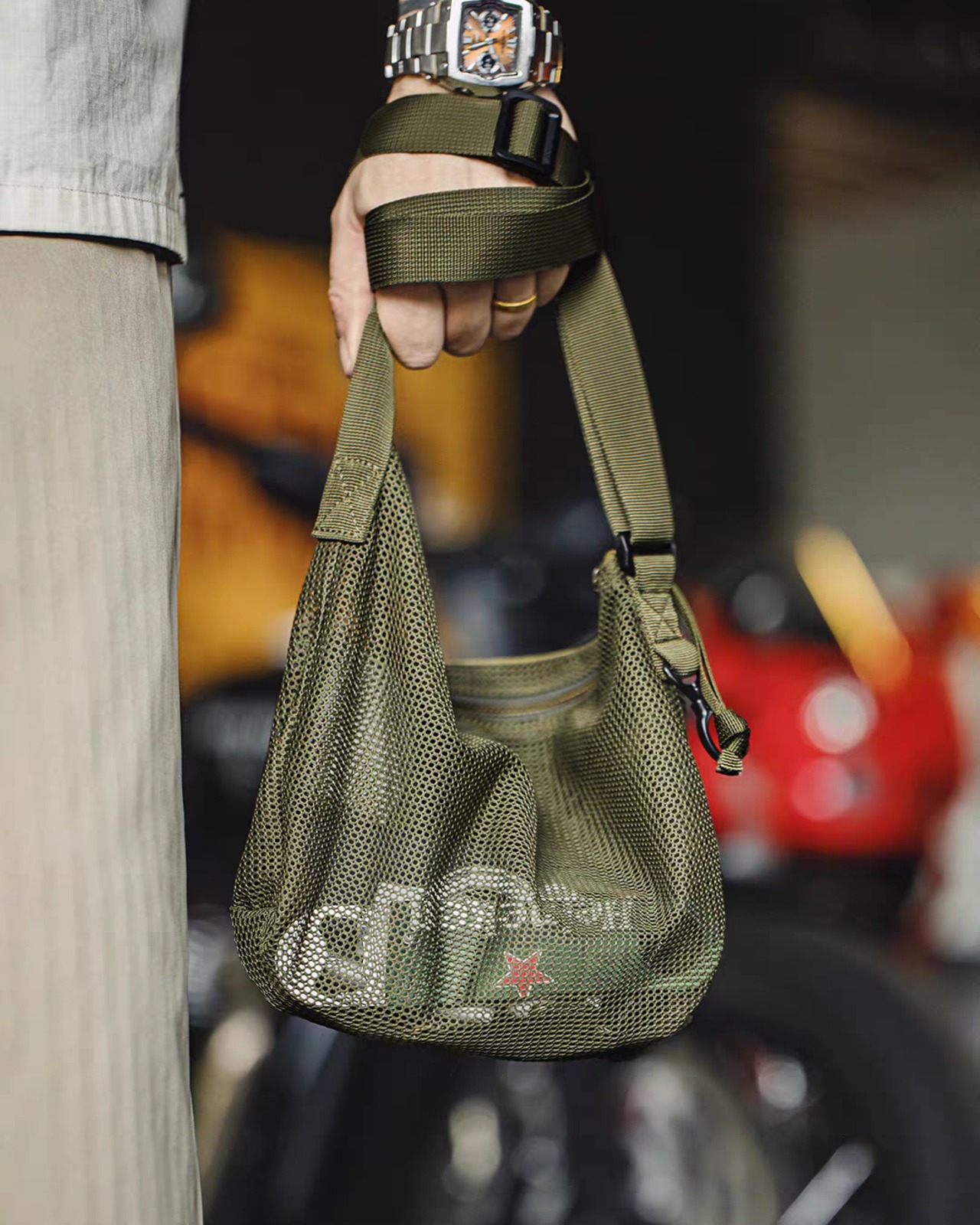 【無骨さとメッシュの軽快感】ミリタリーサコッシュスタイルバッグ  K0508