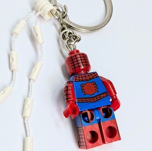 ☆【ブロックフィギュアキーホルダー】スパイダーマン（ Spider-Man） 〚アメリカン雑貨 アメトイ〛