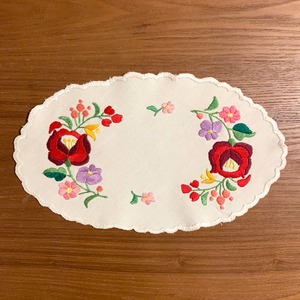 バラ カロチャ刺繍　