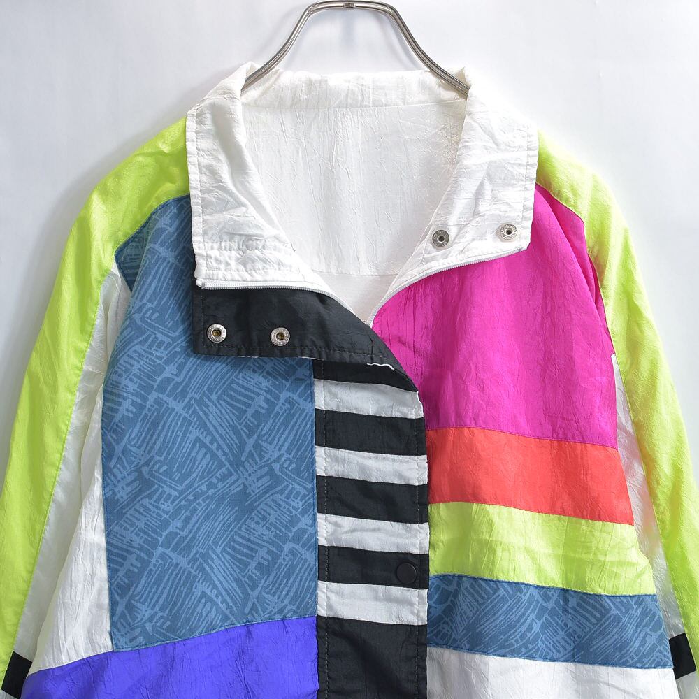Vintage クレイジーパターン マルチカラー スタンドネック ジャケット アウター ヴィンテージ ウォームアップジャケット ブルゾン ナイロン ホワイト ビンテージ 古着 レディース XLサイズ相当