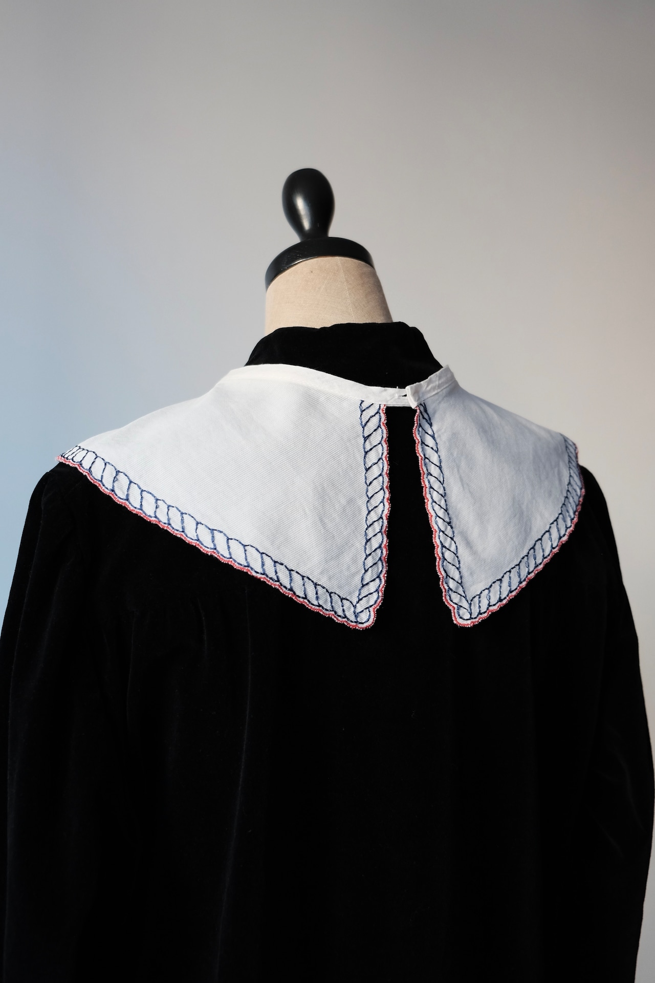 Stitched trim collar