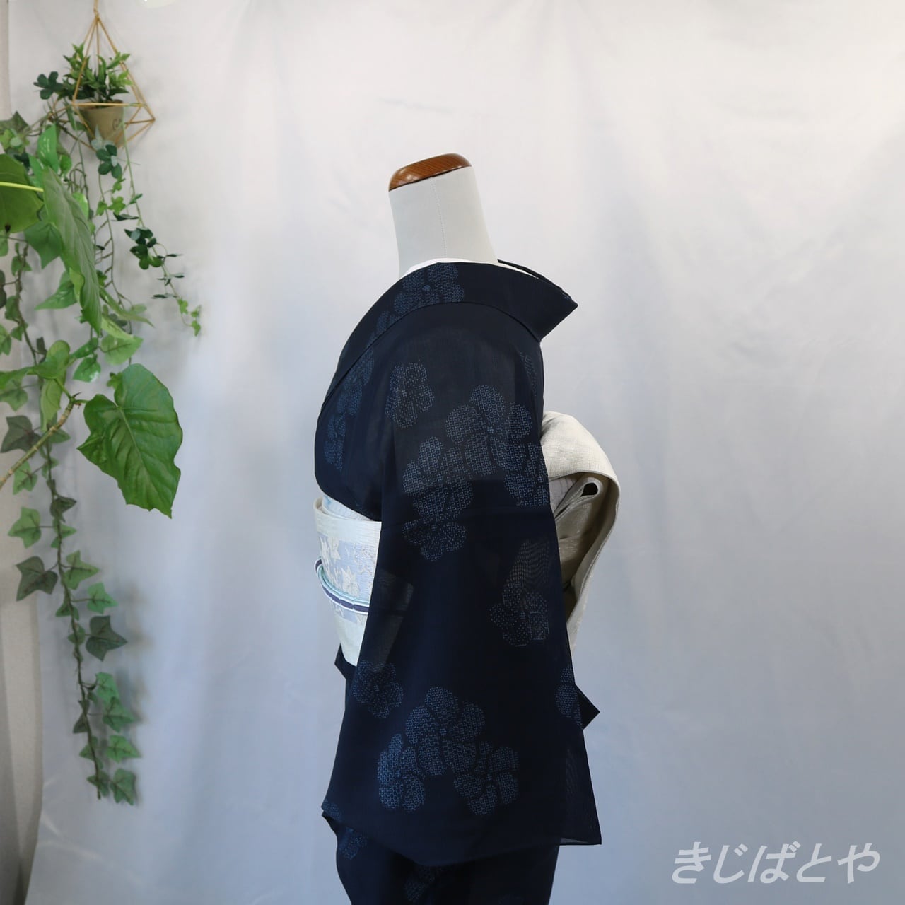 夏結城 濃紺に青のねじり梅 | きじばとや