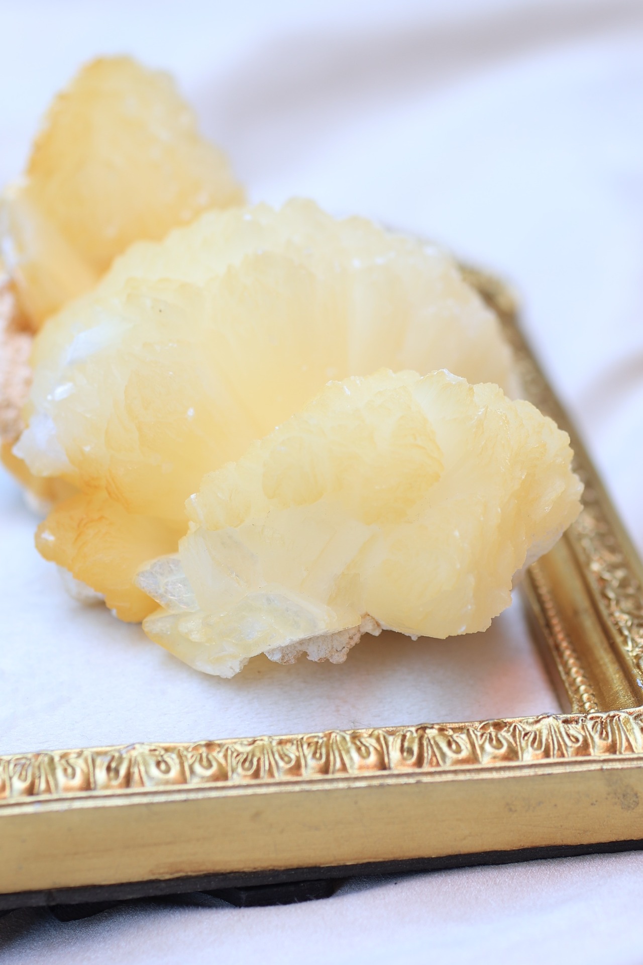 イエロースティルバイト「太陽の果実」Yellow Stilbite  ◇ 天然石・鉱物・パワーストーン・原石 | st00292